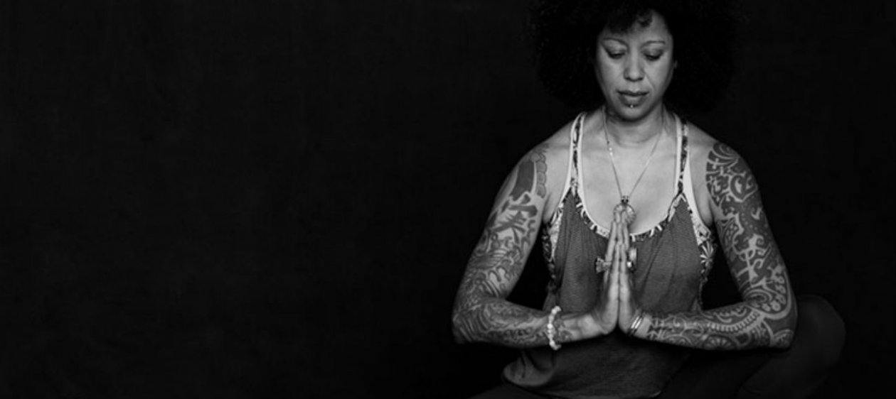 Bibi McGill, la guitarrista de Beyoncé enseñará Yoga en Chile