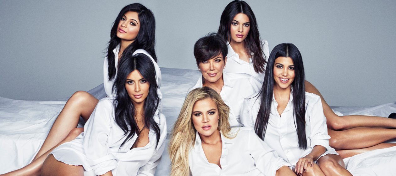 Hermanas Kardashian se sacan la ropa para campaña de Calvin Klein