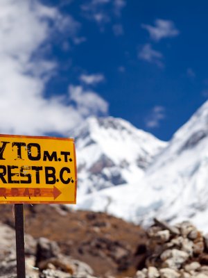 China cerró el Everest a los turistas por la basura
