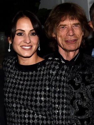 ¡7 años juntos! Mick Jagger disfrutó de una playera tarde junto a su pareja 44 años menor