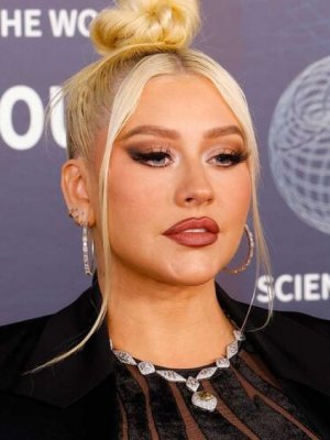Christina Aguilera da que hablar por su nueva figura